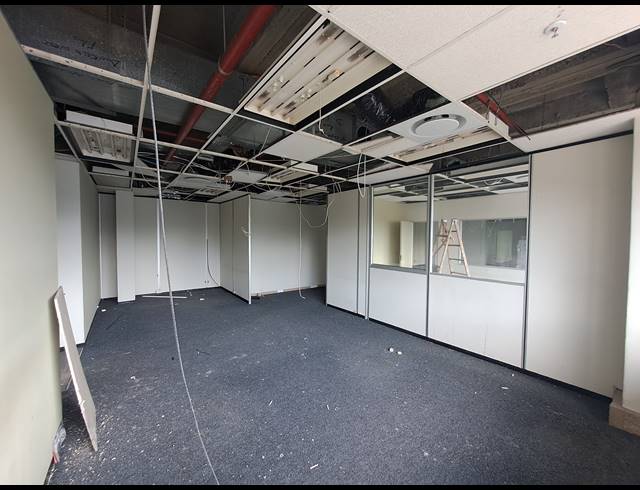 284M² OFFICE TO LET IN DUNKELD WEST